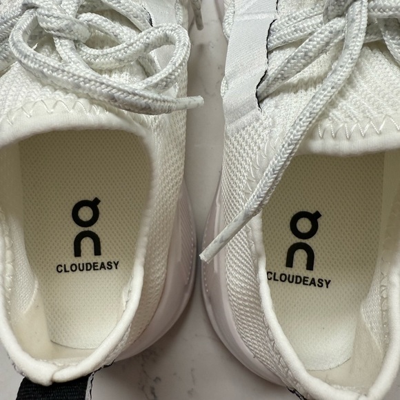 On Running Men\'s White and Black Sneakers